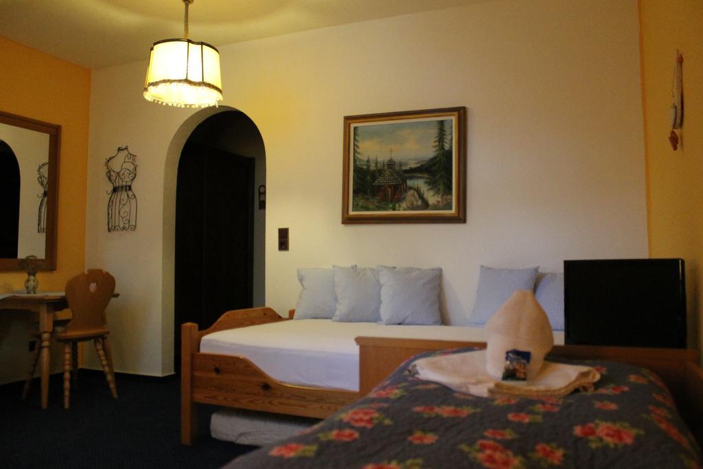 Hotel Schaefflerhof Бишофсмайс Номер фото